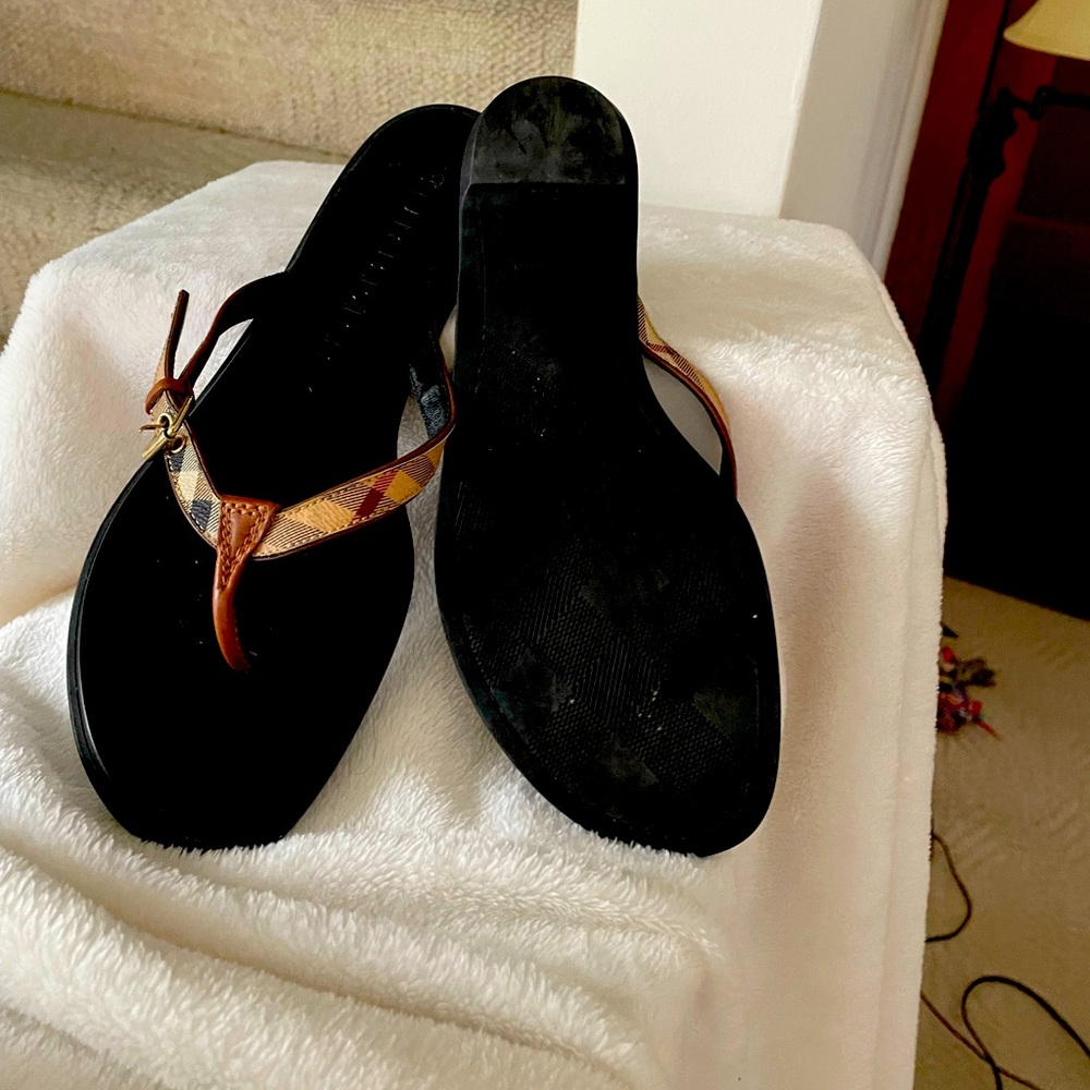 Burberry buckle side sandals